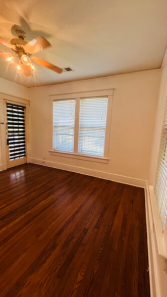 Building Photo - 2250 Evelyn Ave