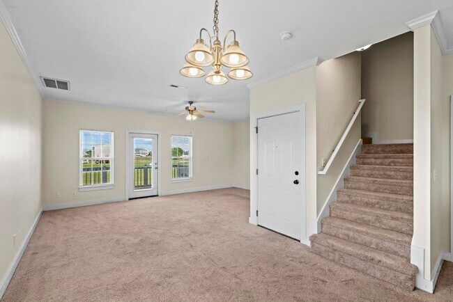 Building Photo - 220 Twin Oaks Dr