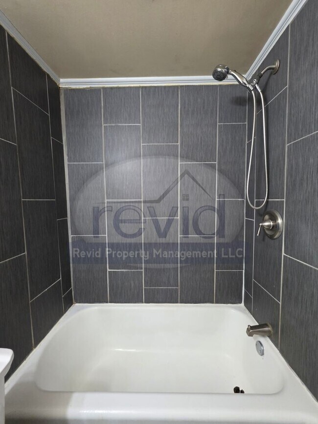 Building Photo - Great 2 Bedroom Apartment in Midtown!