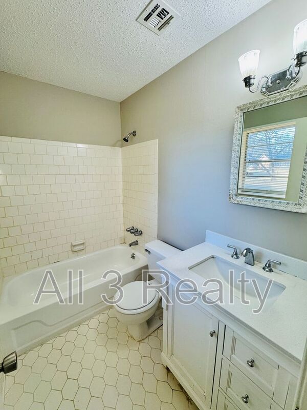 Building Photo - 6204 Lycoming Rd