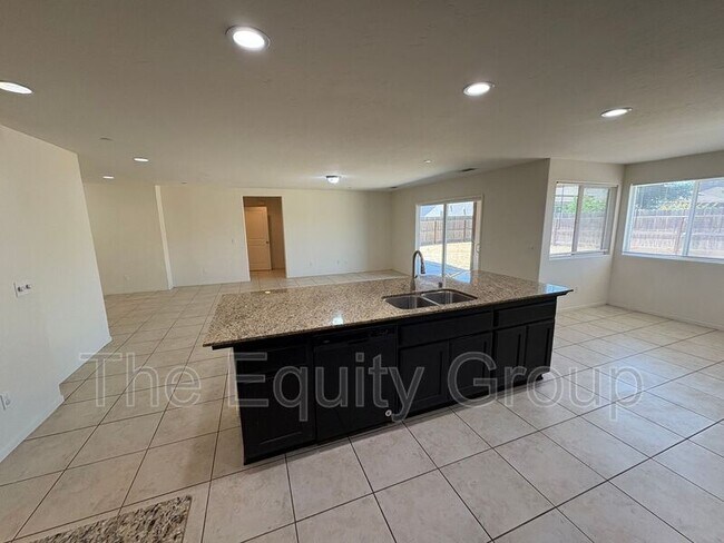 Building Photo - 2132 E Sweet Ave