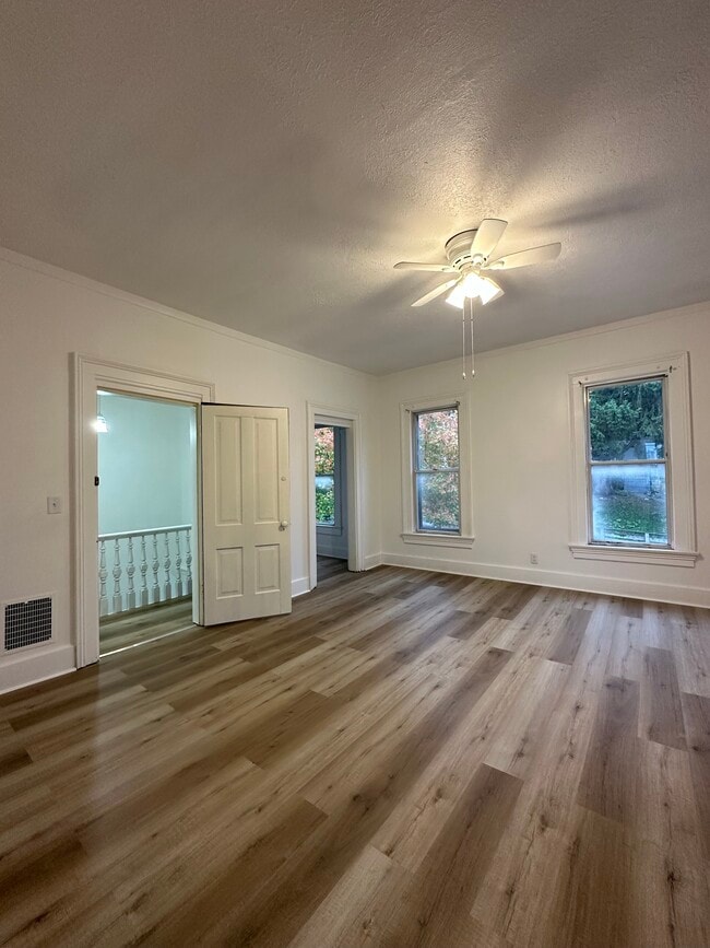 Building Photo - 1404 Grove St