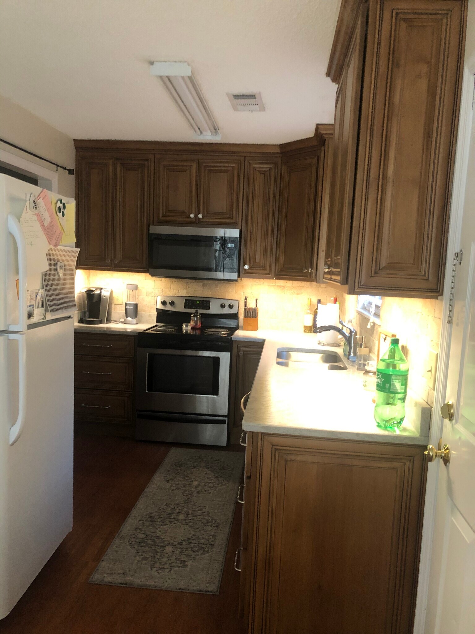 Building Photo - 224 Cook St