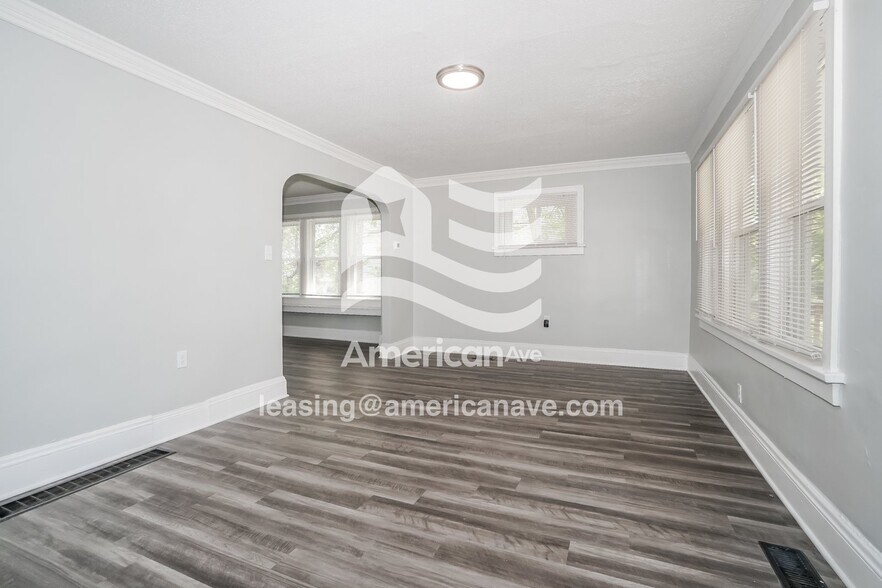 Building Photo - 3867 E 142nd St