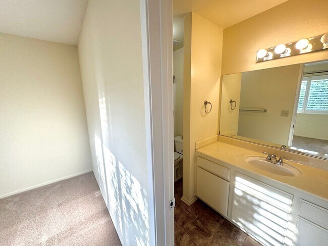 Building Photo - 12251 Moorpark St