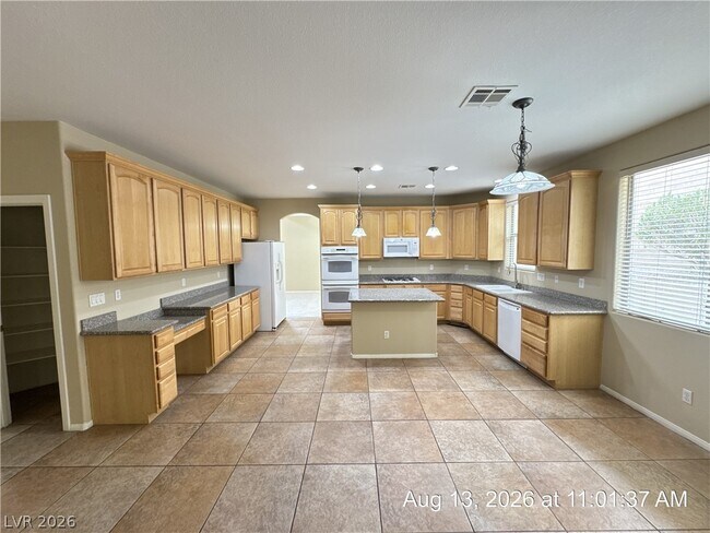 Building Photo - 2768 Craigmillar St