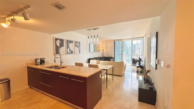 Building Photo - 475 Brickell Ave