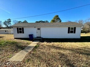 Building Photo - Beautifully Renovated Tiny Home!