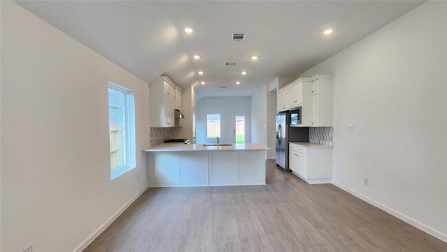 Building Photo - 6426 Seafoam Lake Dr