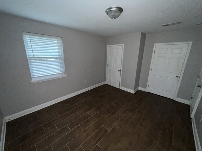 Building Photo - Spacious 4-bedroom 2.5-bathroom Home with Modern Upgrades