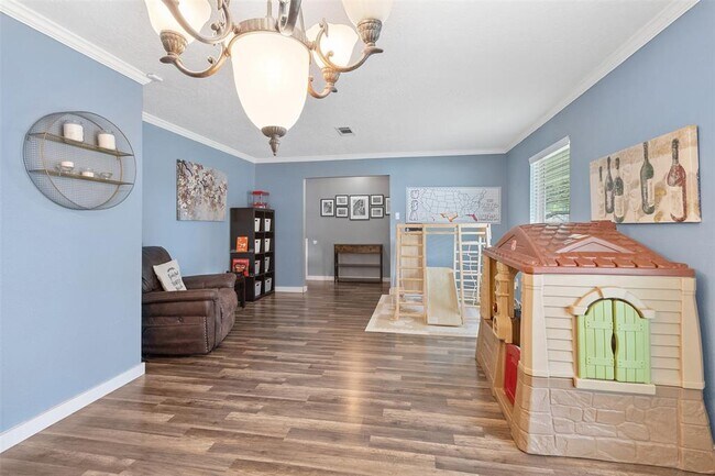Building Photo - 5842 Silver Frst Dr