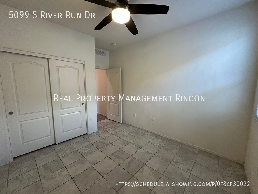 Building Photo - 5099 S River Run Dr