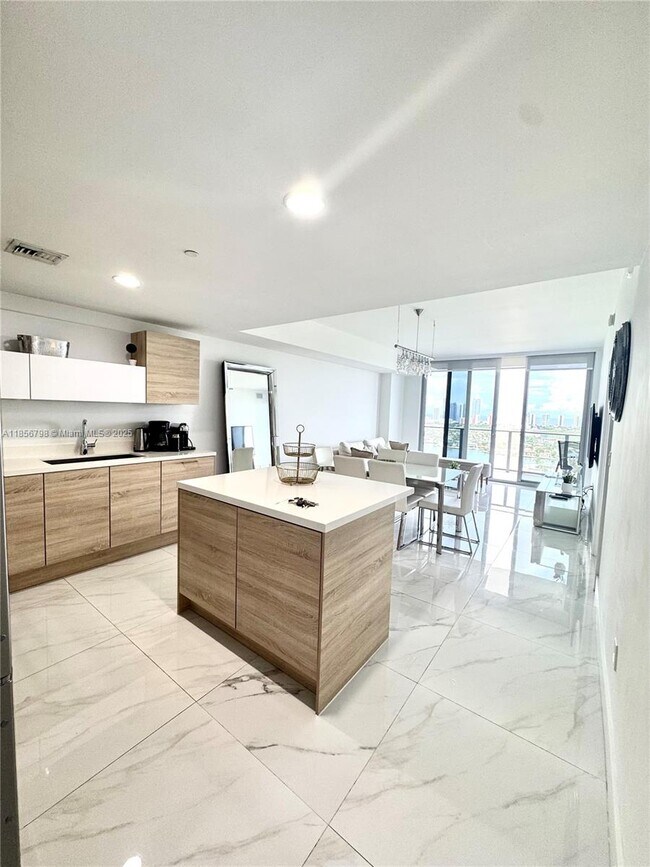 Building Photo - 16385 Biscayne Blvd