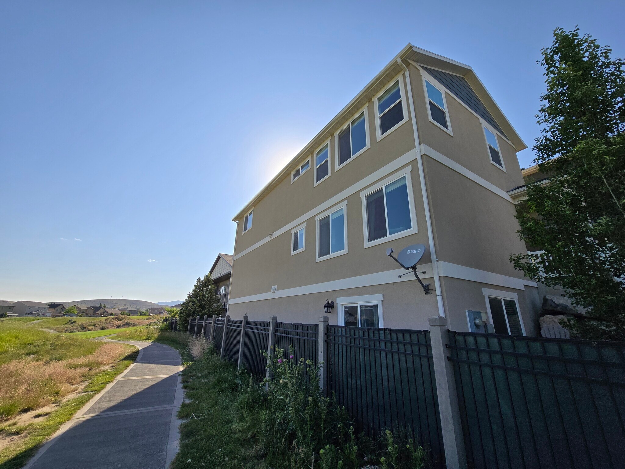 Building Photo - 8620 N Cottonwood Aly