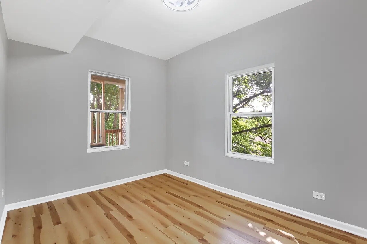 Building Photo - 545 N Drake Ave