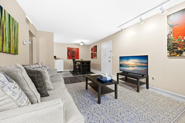 Building Photo - 1700 SW 16th Ct