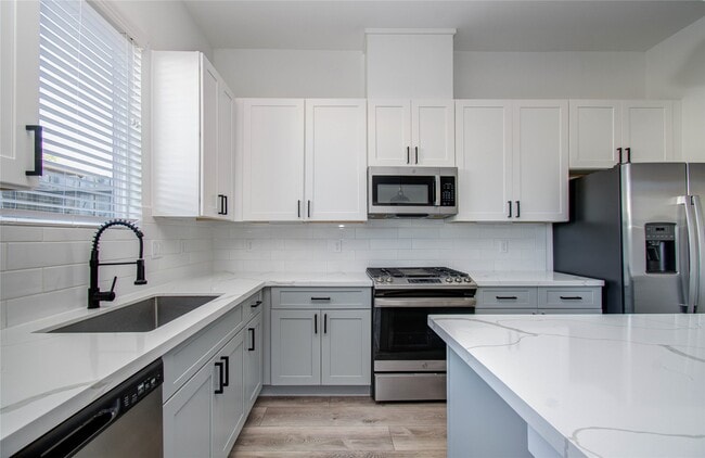 Building Photo - 2054 Johanna Crk Dr