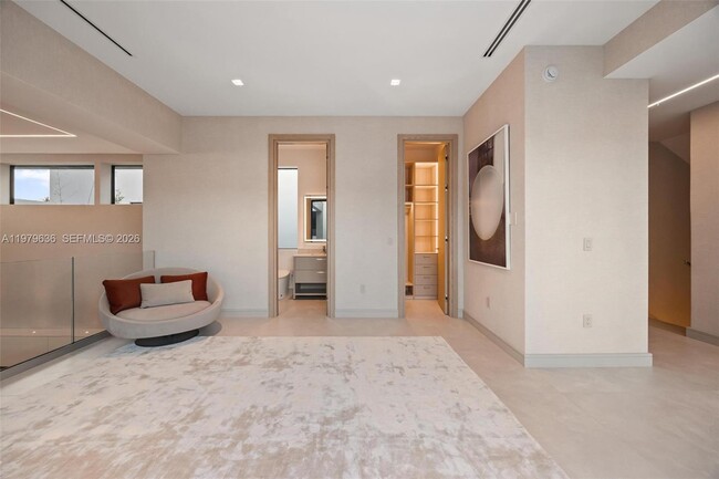 Building Photo - 723 NE 77th St