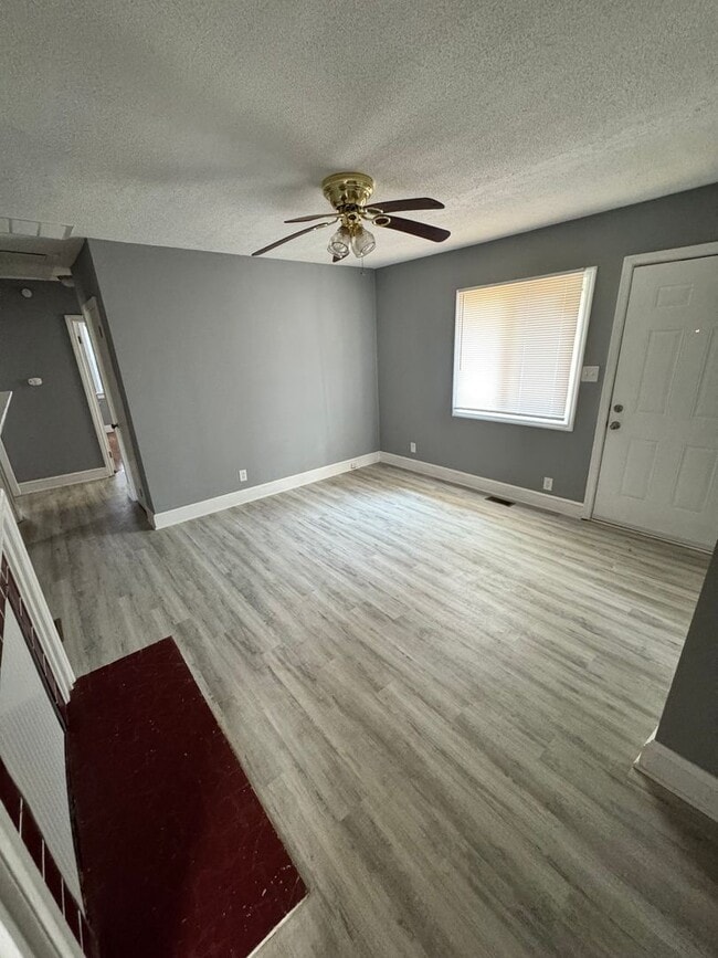 Building Photo - Cozy 4 bed 1.5 bath Ranch House in Petersburg