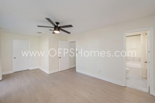 Building Photo - 211 Indian Oaks Dr