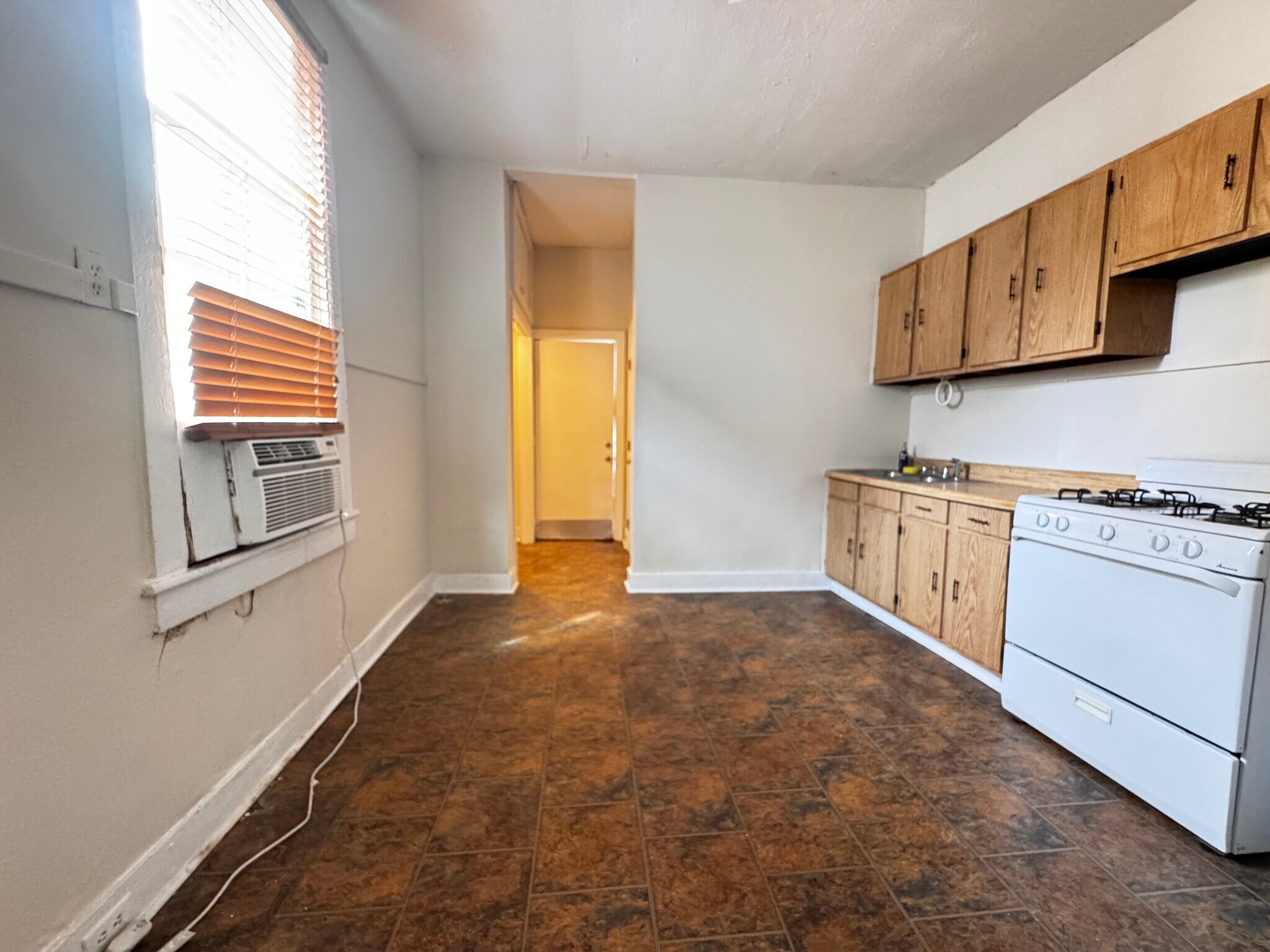 Building Photo - 209 N Bernadotte St
