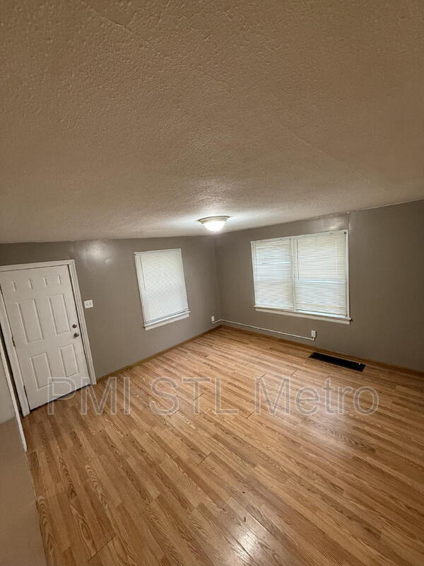 Building Photo - 7008 Paisley Dr