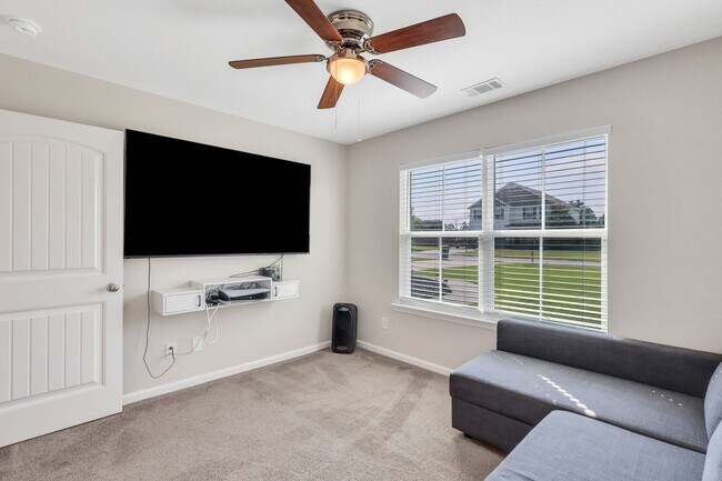 Building Photo - AVAILABLE MID-APRIL 2026! (Pet Friendly)