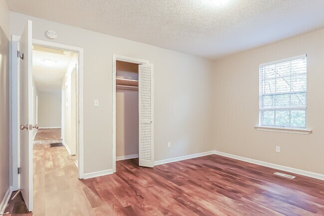 Building Photo - 5040 Ewell Ln