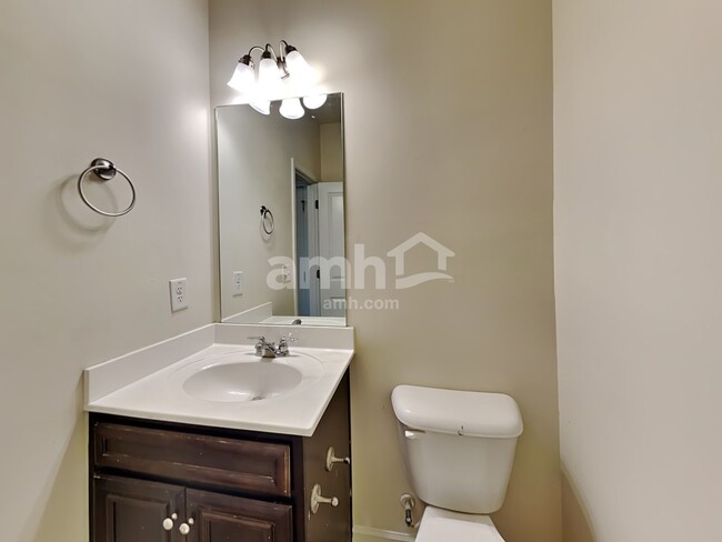 Building Photo - 525 Brickstone Way
