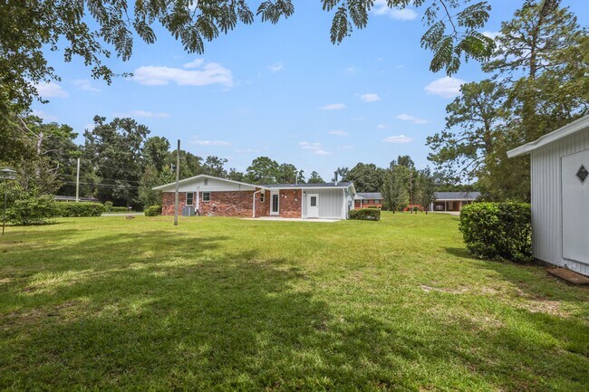 Building Photo - 2401 Jim Lee Rd