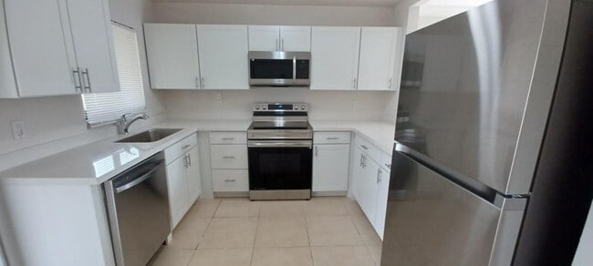 Building Photo - 519 SW Sara Blvd