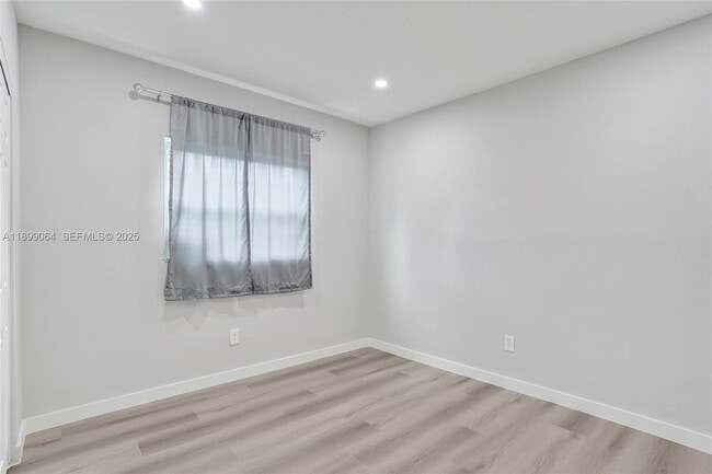 Building Photo - 6860 SW 18th Ct