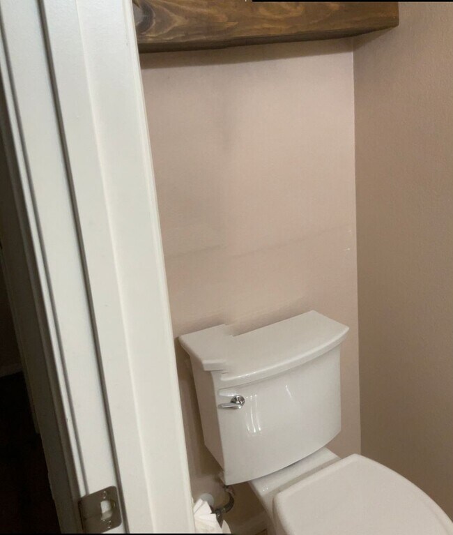 Building Photo - 3 Bedroom 2 1/2 Bath Condo with yard and g...