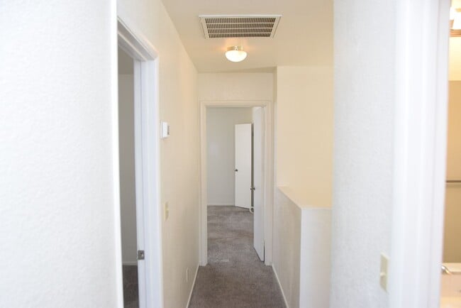 Building Photo - NORTHWEST - 2 STORY HOME - 4 BEDROOMS