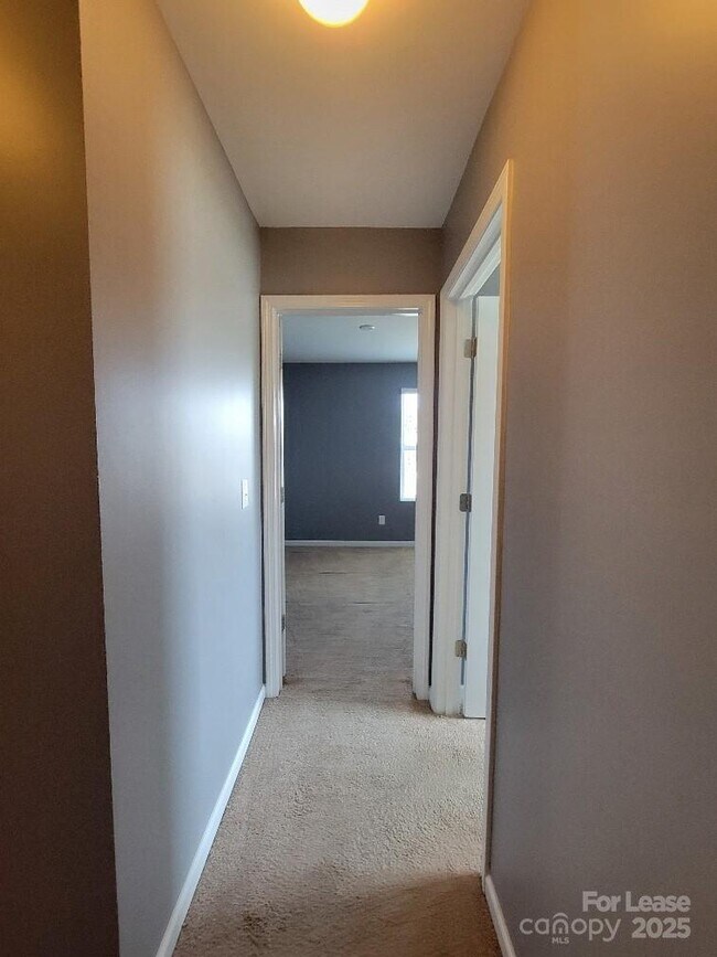 Building Photo - 1349 Haestad Ct
