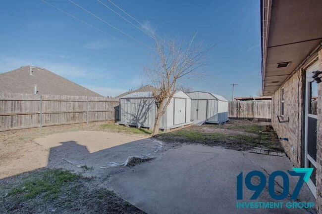 Building Photo - SPECIAL OFFER! Move In Now & Get 50% Off Your First Month's Rent!  Spacious 5-Bedroom Home in OKC...