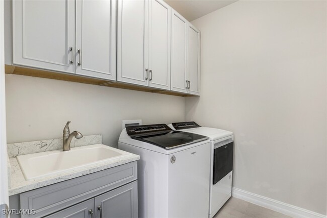 Building Photo - 315 Tamarindo Ln