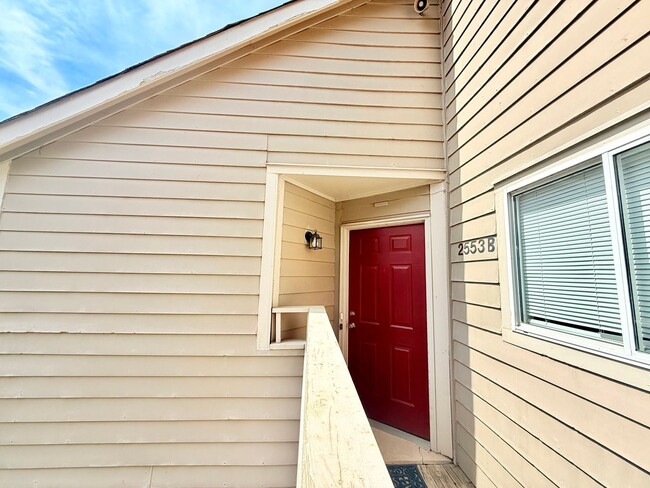 Building Photo - 2553 Stockbridge Dr