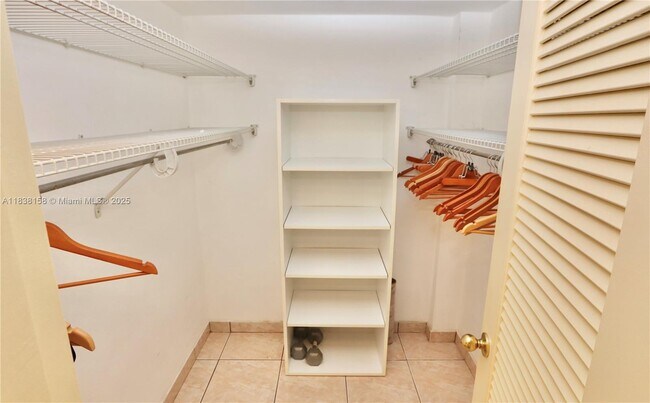 Building Photo - 2851 Leonard Dr