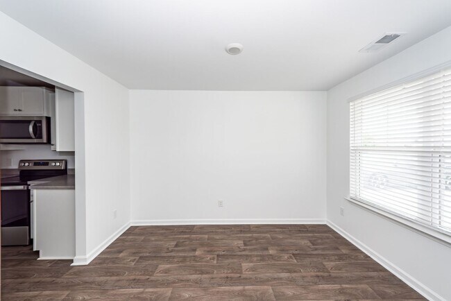 Building Photo - 3 Bedroom, 2.5 Bathroom Townhome in Cane Bay - Summerville