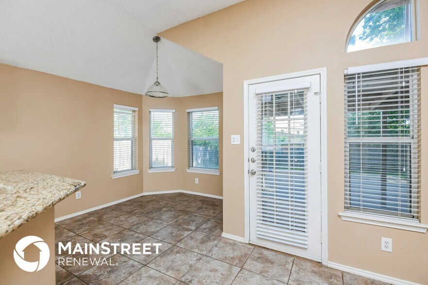 Building Photo - 10217 Maverick Dr