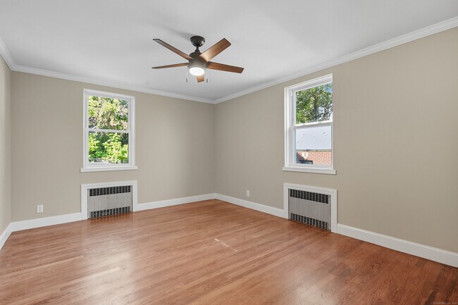 Building Photo - 142 Wolcott St