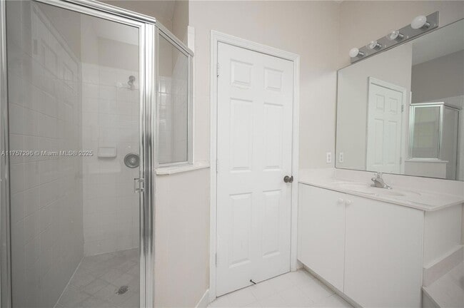 Building Photo - 445 NE 21st Ave