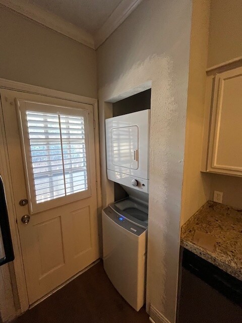 Building Photo - 4349 Bellaire Dr S