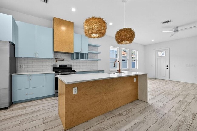 Building Photo - 611 24th Ave N