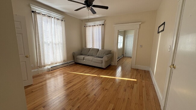 Building Photo - Spacious 2 Bed, 1 Bath Apartment – Portland – $2,199/month