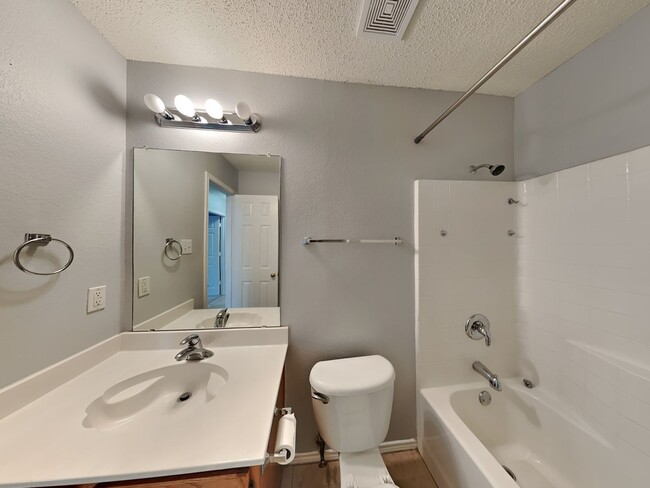 Building Photo - Lovely home in Lake Worth ISD!