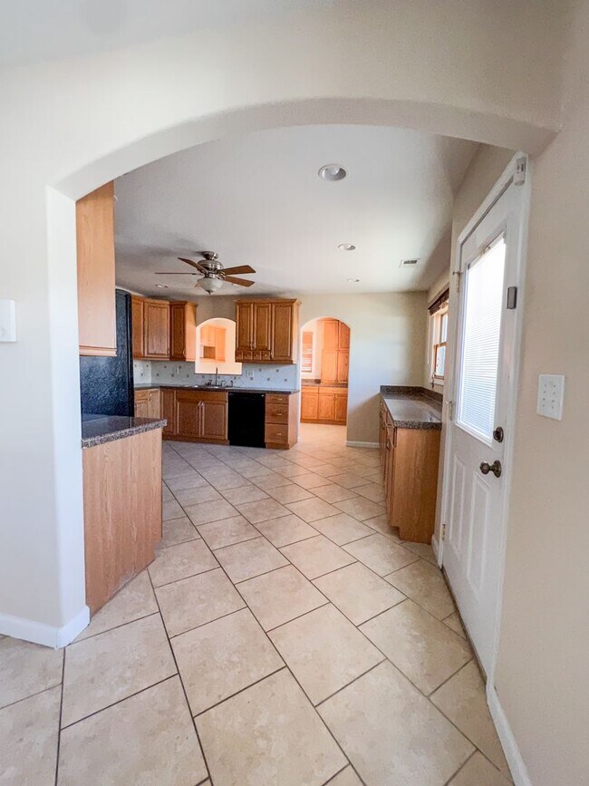 Building Photo - A Beautiful 2 Bedroom Home with Office and 2 Bonus Room