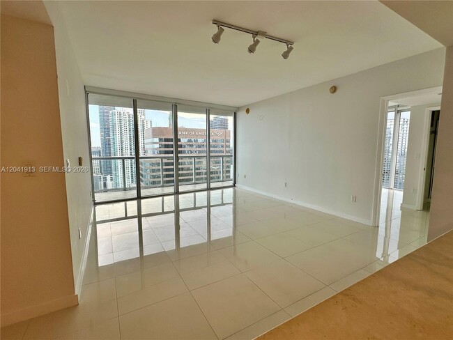 Building Photo - 495 Brickell Ave