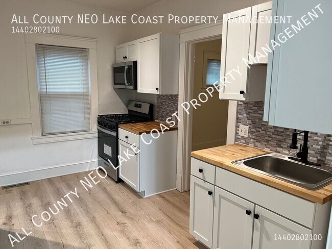 Building Photo - 2118 Dowd-#1Dn